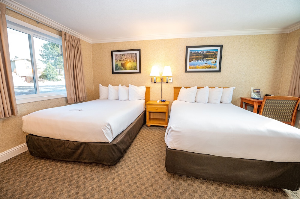 Superior Room, 2 Double Beds, Refrigerator & Microwave, Mountain View photo 3