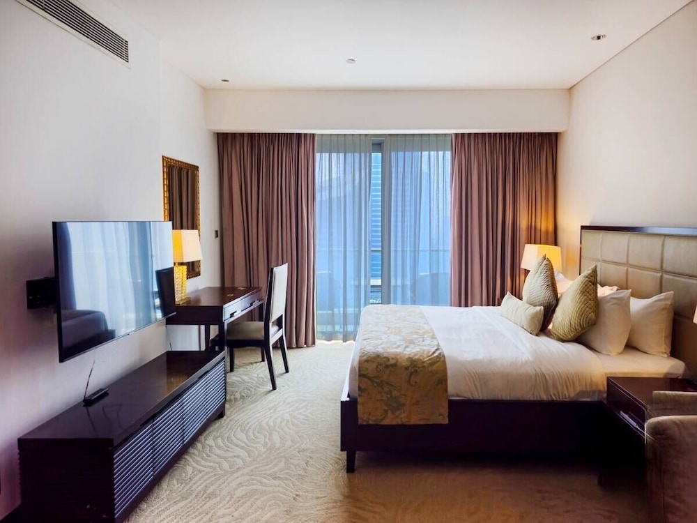 Luxury Suite, 1 King Bed, City View photo 3