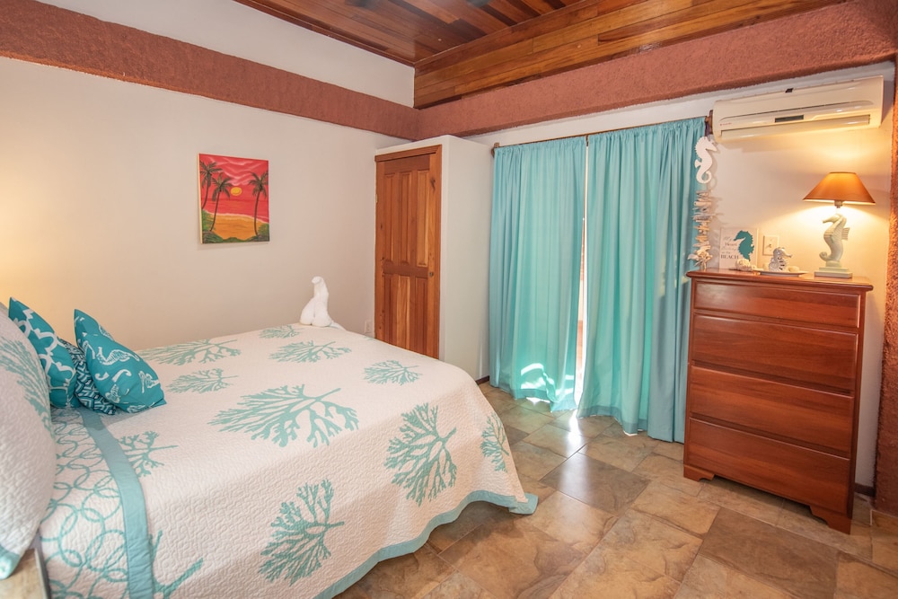 CROCODILE 2 Bedrooms, Sea View photo 3