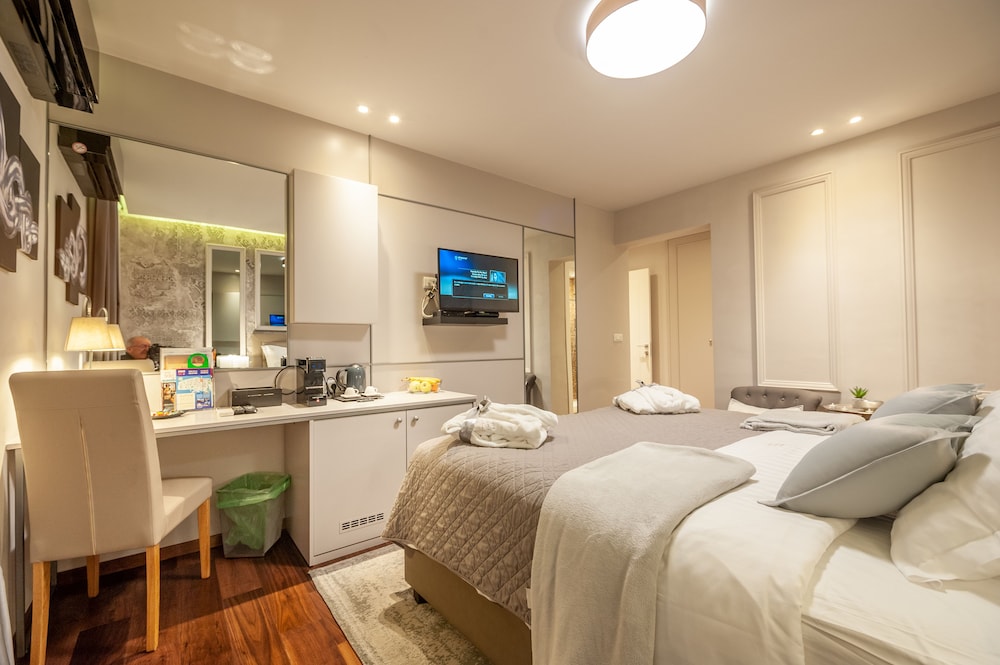 Deluxe Room, 1 Bedroom, SILVER photo 2