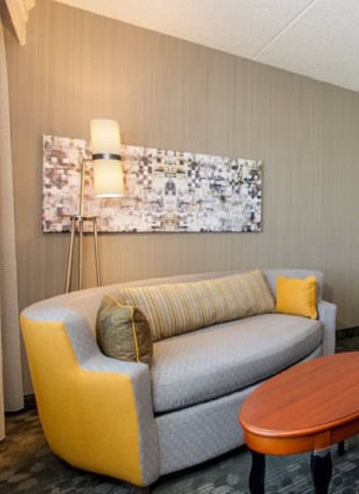 Room, 2 Queen Beds (Mobility Accessible, Roll-In Shower) - Photo 3
