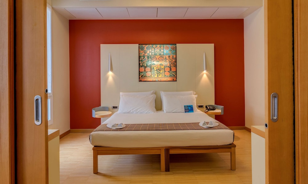 Junior Suite, 1 King Bed - Photo 5