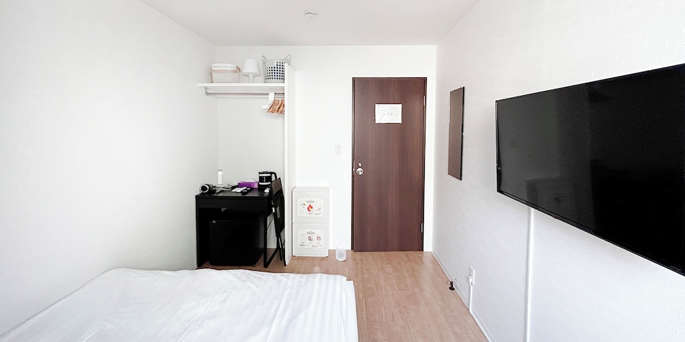 Basic Twin Room, Non Smoking, Ground Floor (101) photo 3
