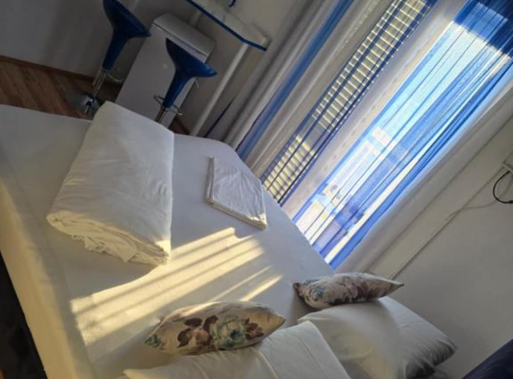 Apartment (Classsic Two Bedroom Apartment)