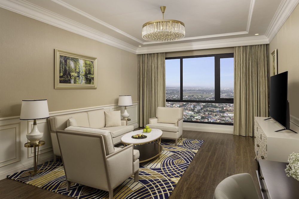Suite - Photo 8