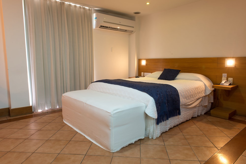 Suite, 1 Double or 2 Twin Beds (Solarium) photo 3