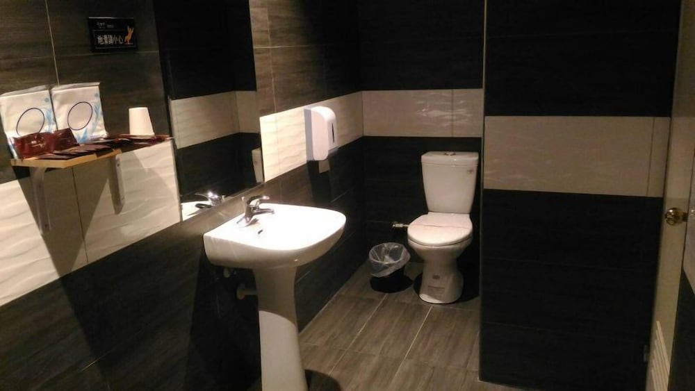 Deluxe Quadruple Room - Photo 6