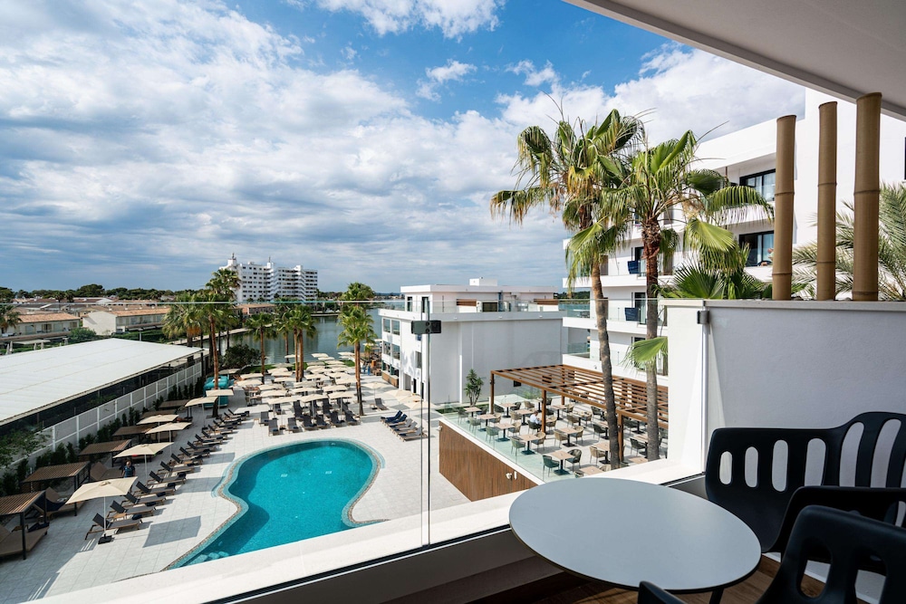 Double Room, Balcony, Pool View - Photo 2