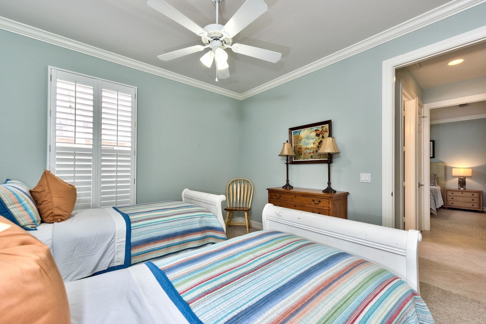 Luxury House, 3 Bedrooms, Pool View, Poolside