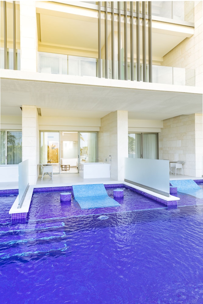 Junior Suite (swim Up Premium Level)