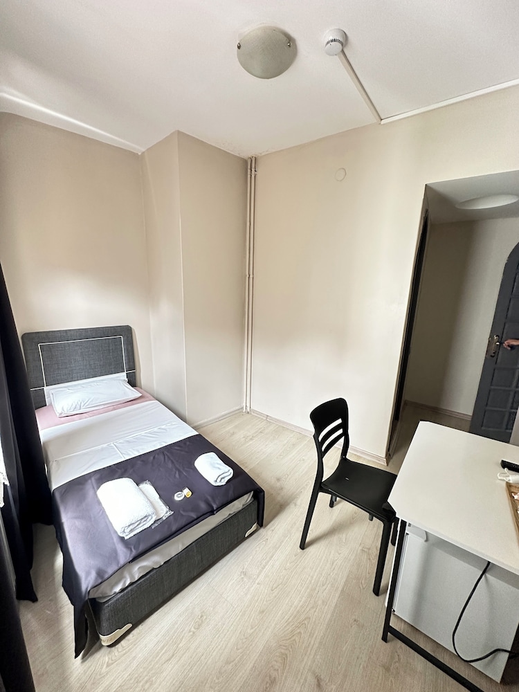Classic Single Room, Accessible, Smoking photo 2