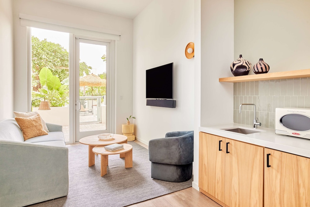Suite, 1 King Bed with Sofa bed, Terrace thumbnail 5