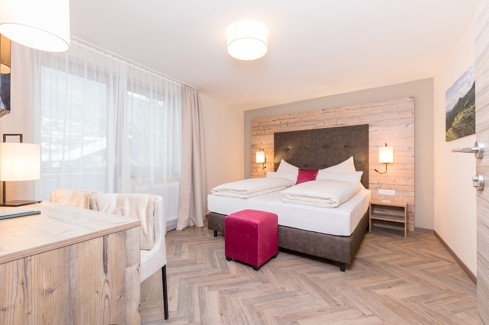 Premium Double Room, 1 Double Bed, Balcony photo 3