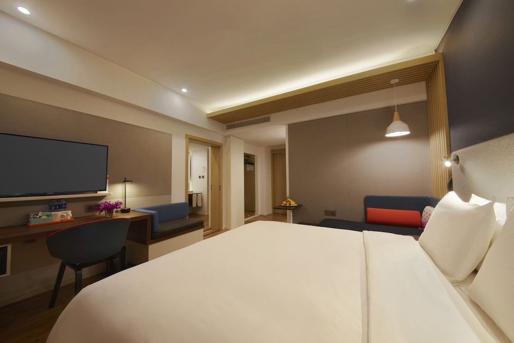 Standard Room, 1 King Bed (High Floor) photo 3