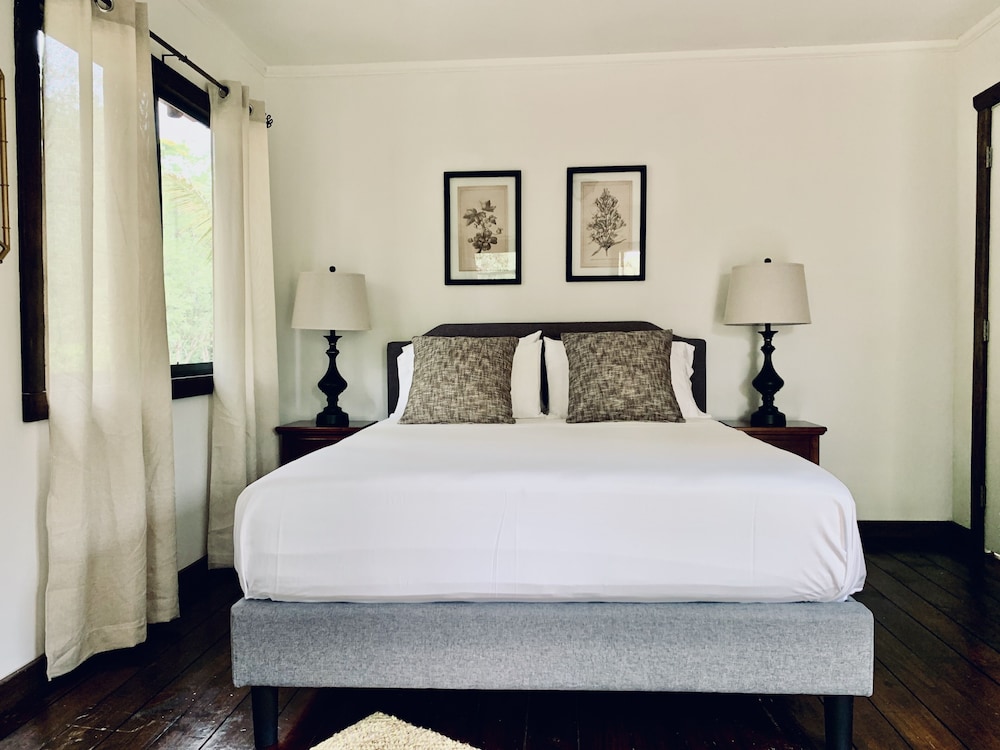 Standard Cabin, 1 Queen Bed, Non Smoking photo 3