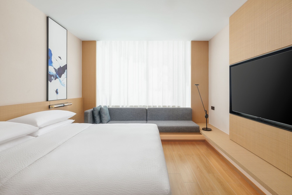 Suite, 1 King Bed