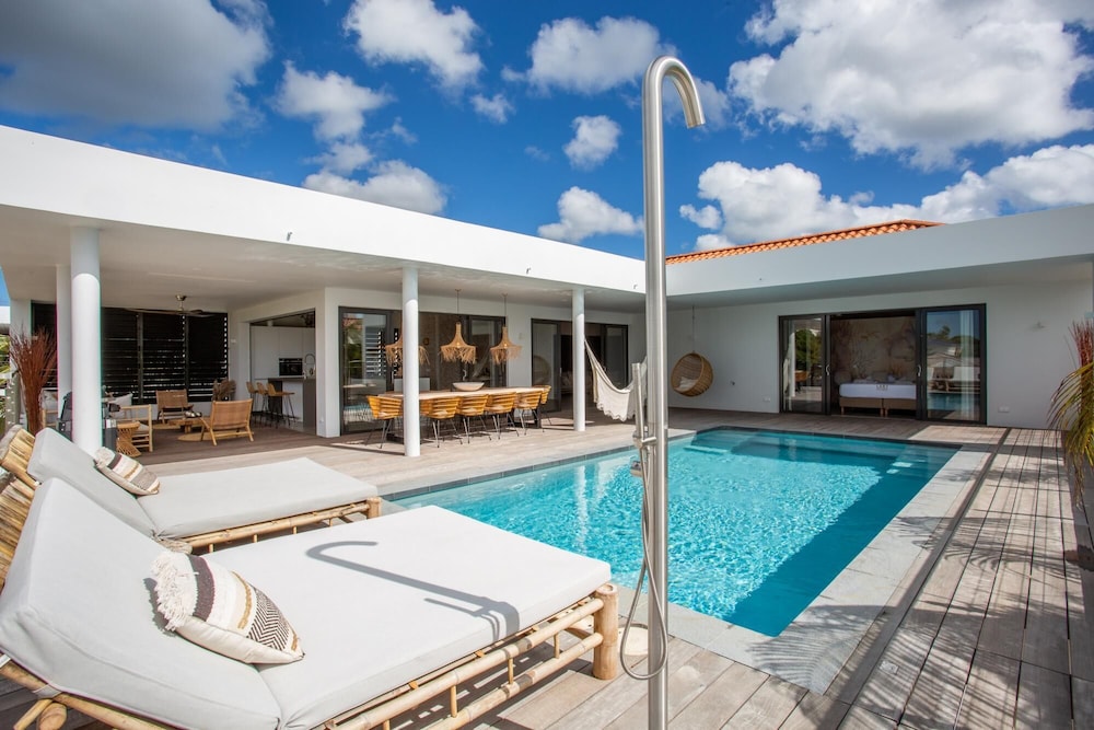 Villa photo 2
