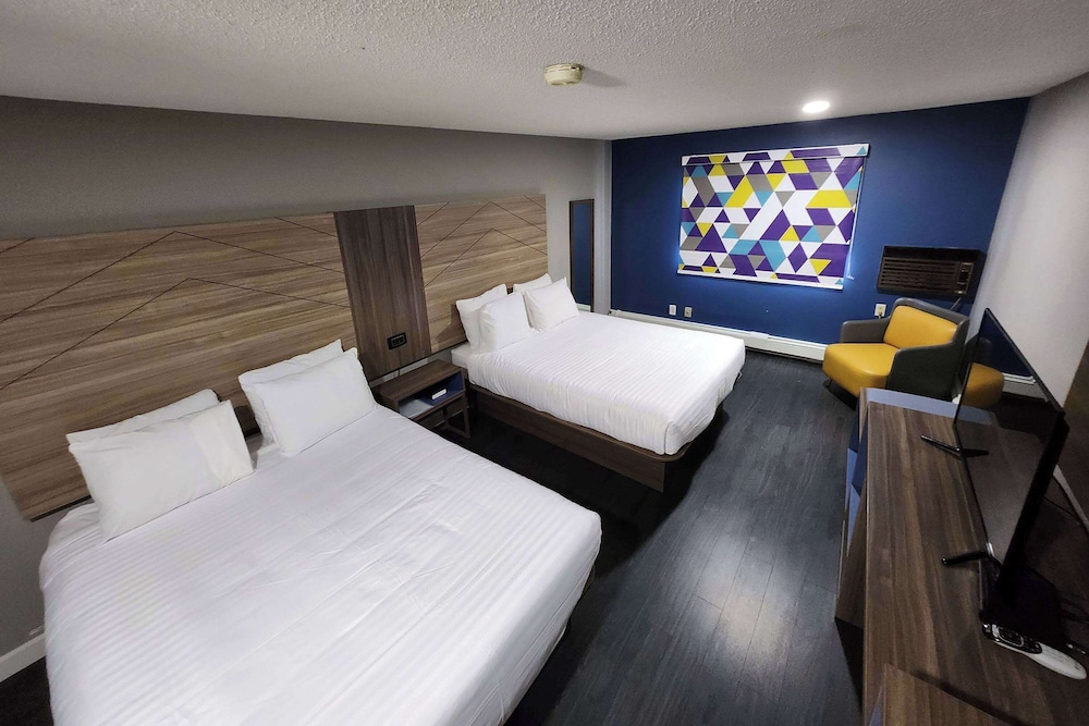 Room, 2 Queen Beds, Non Smoking photo 3
