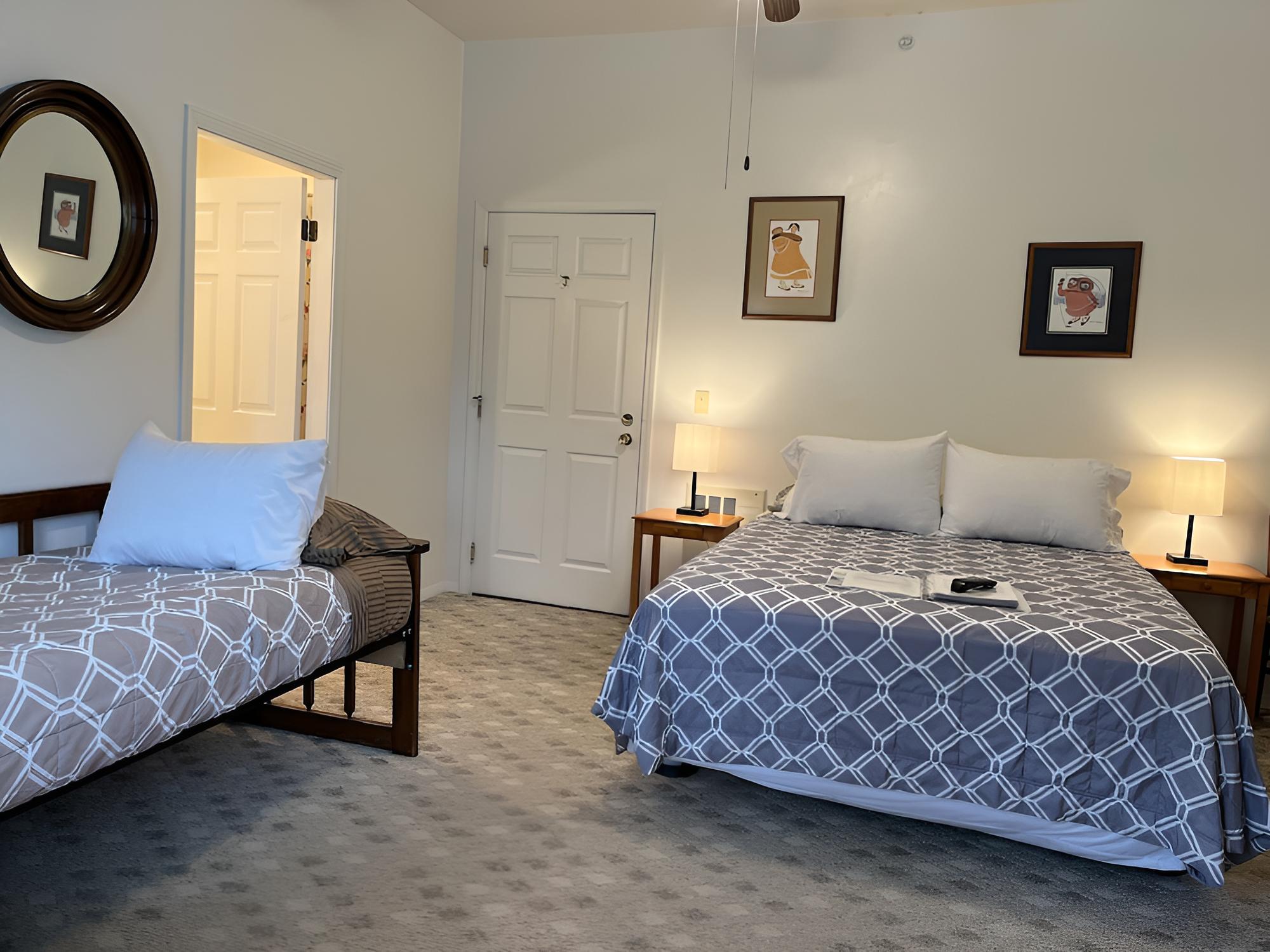 Standard Room, Multiple Beds, Non Smoking, Private Bathroom (Upstairs 1 Queen & 1 Twin (Rm 206) photo 1