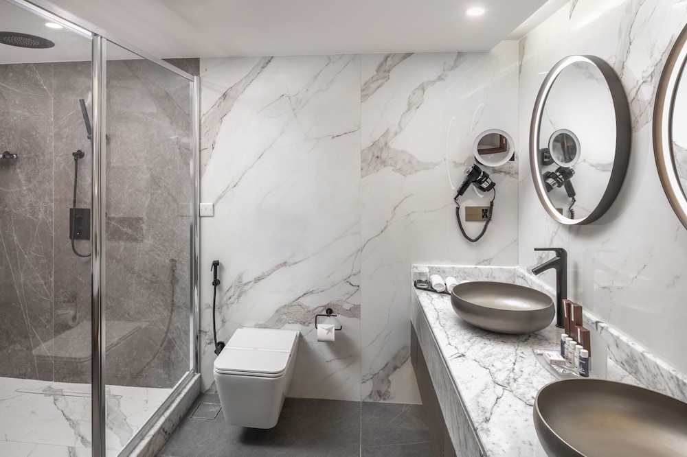 Premium Suite - Photo 4