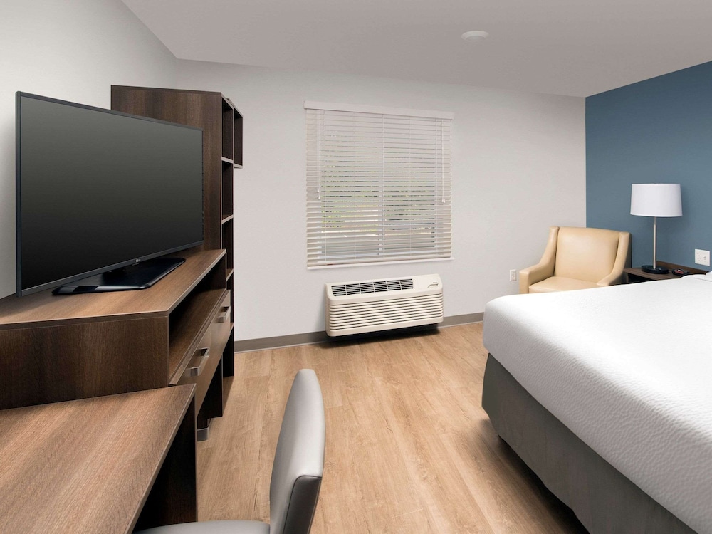Standard Room, 1 Double Bed, Accessible, Non Smoking (Bathtub) photo 2