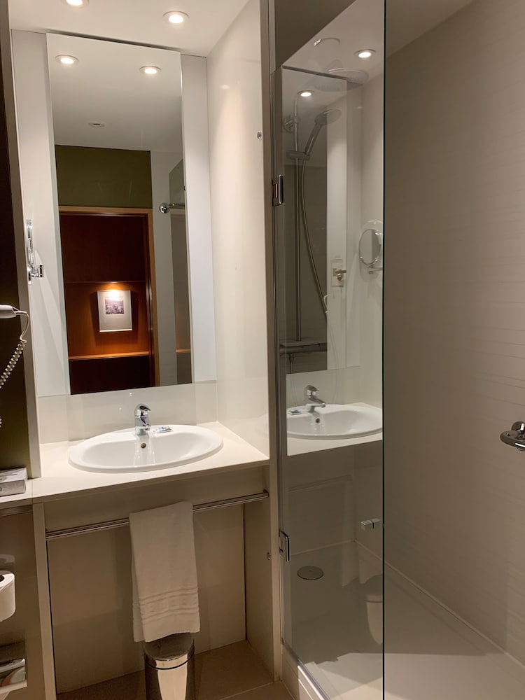 Standard Room, Multiple Beds - Photo 3