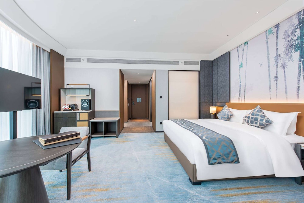 Executive Suite, 1 King Bed, Non Smoking photo 1