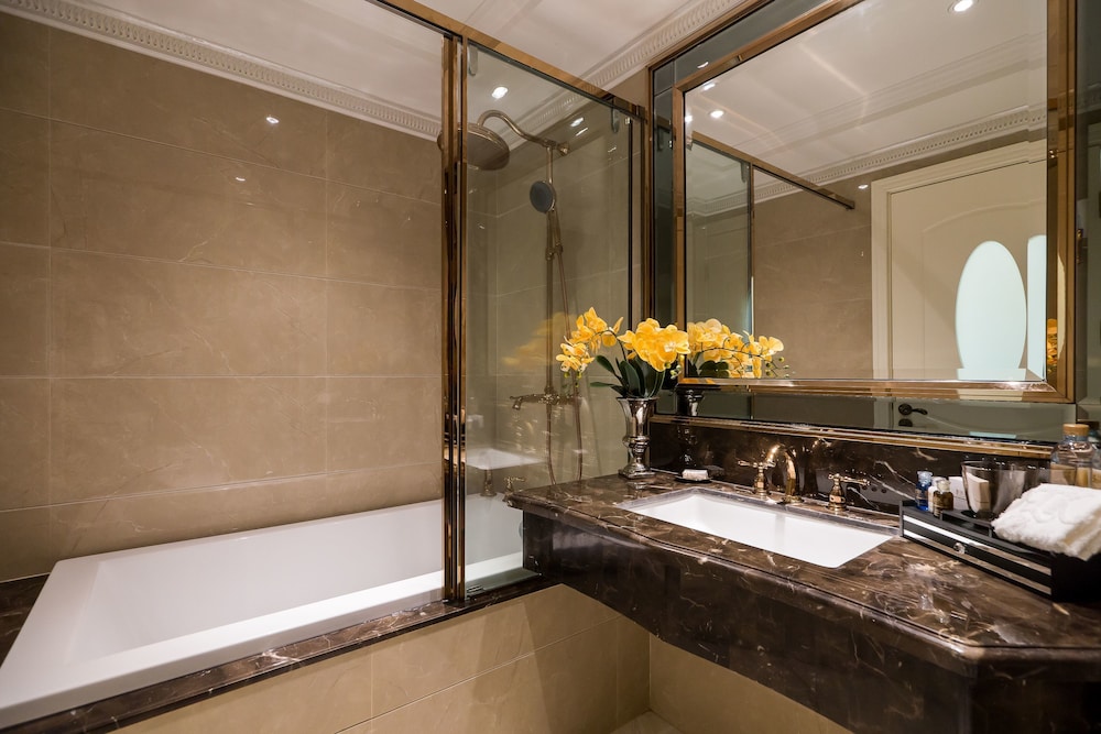 Deluxe Room with Pool Access