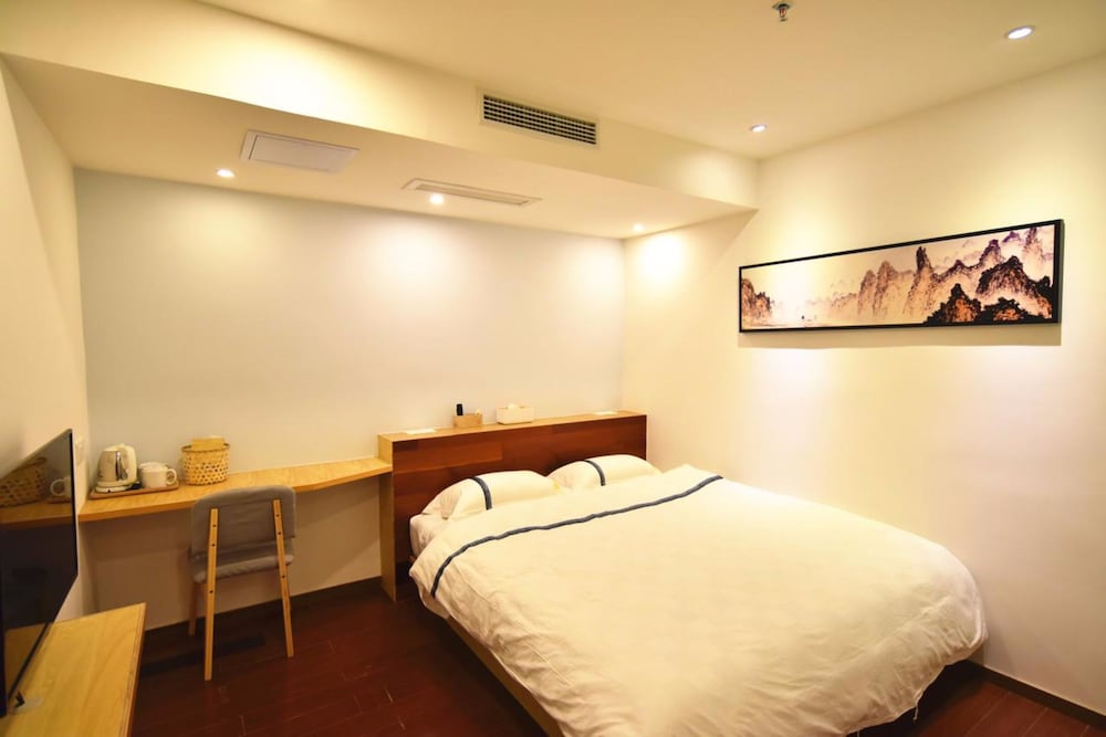 Standard Double Room (No Window) photo 1