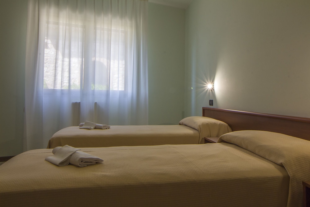 Classic Double or Twin Room photo 2