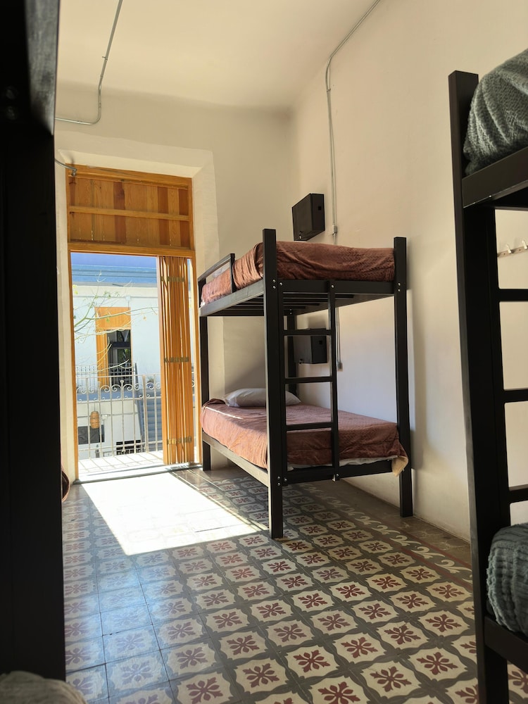 Classic Shared Dormitory, Mixed Dorm, Balcony, City View photo 3
