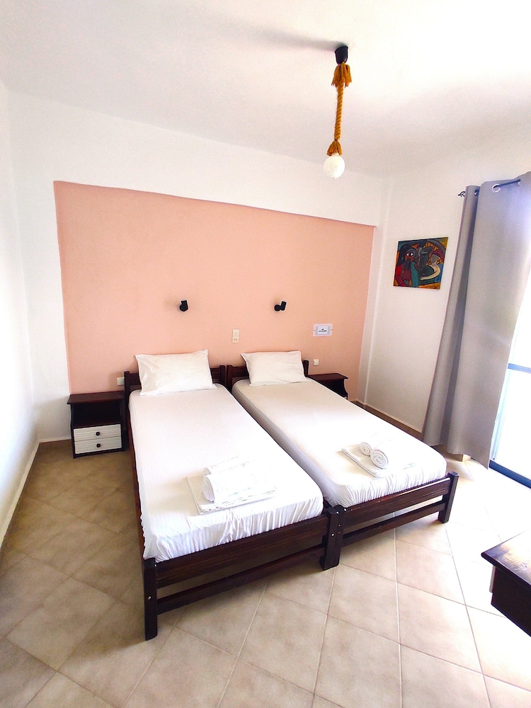 Standard Apartment, 2 Bedrooms, Partial Sea View photo 3