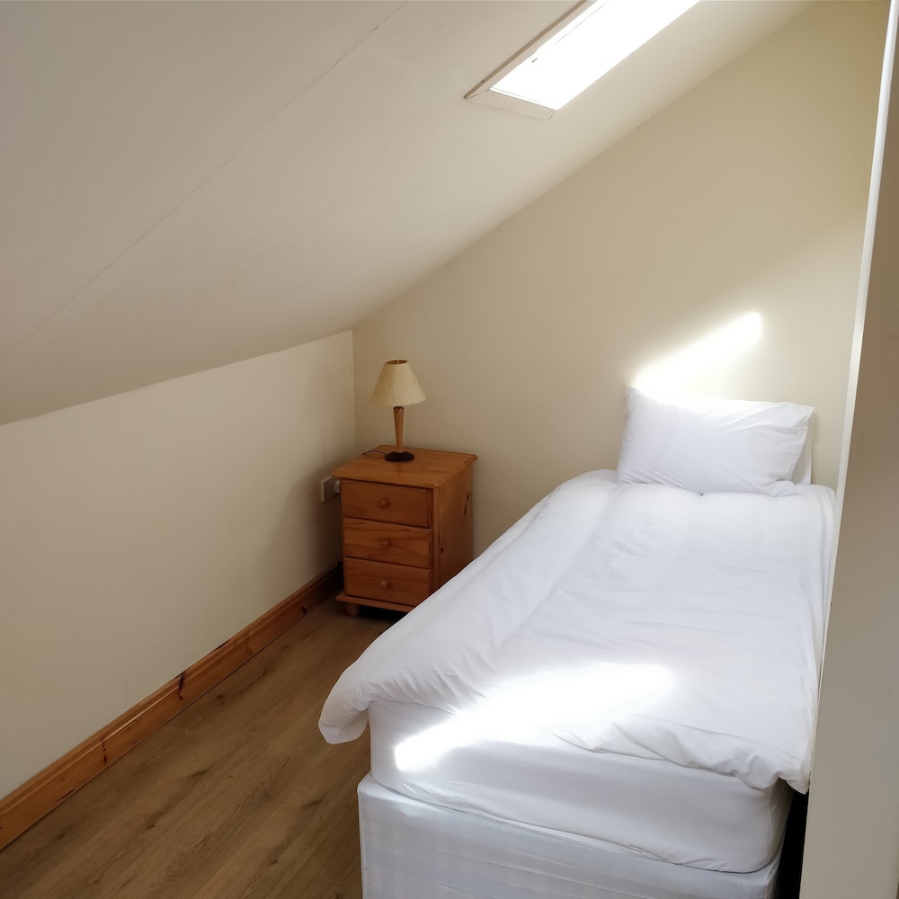 Economy Twin Room, Shared Bathroom photo 2