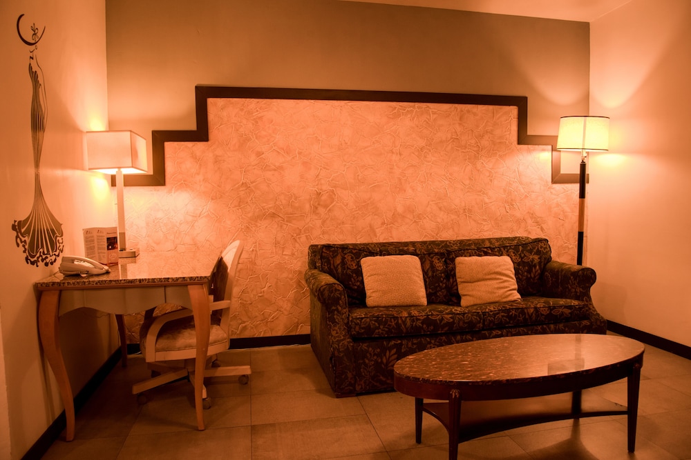Luxury Suite photo 2