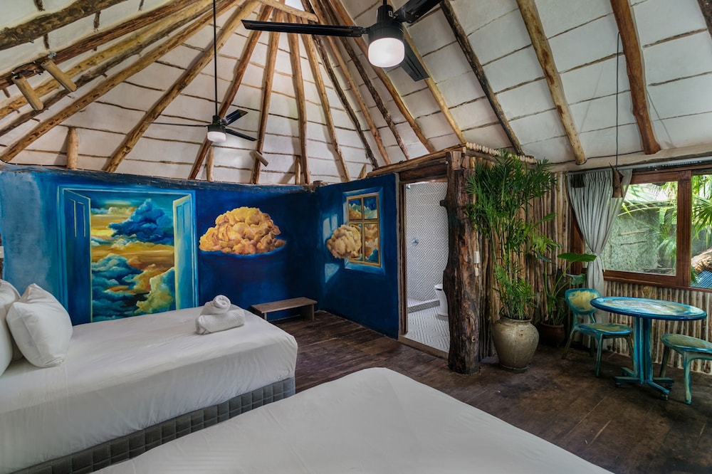 Standard Cabin, 2 Queen Beds