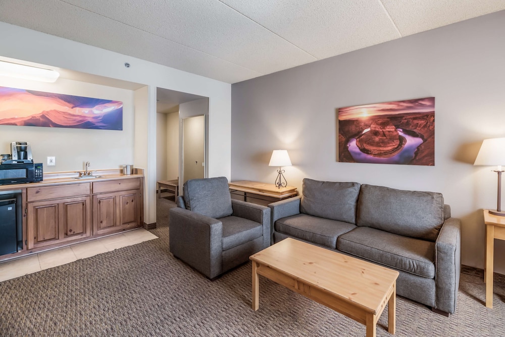 Executive Room, 1 King Bed, Accessible - Photo 4