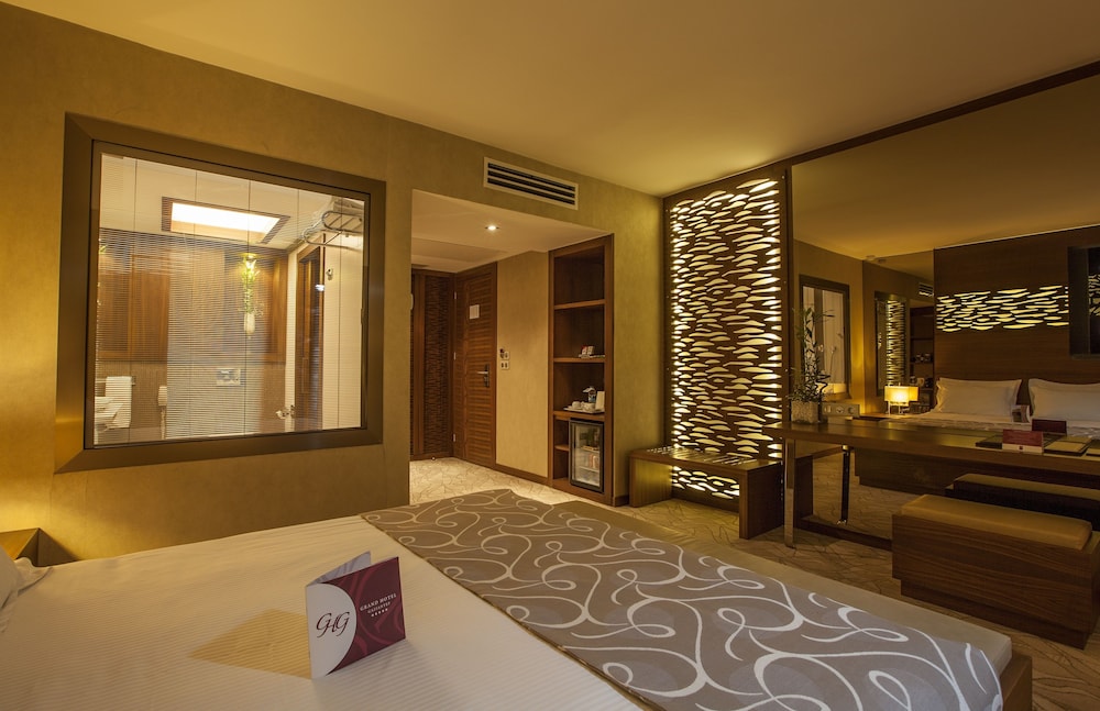 Grand Deluxe Twin Bed Room - Photo 4