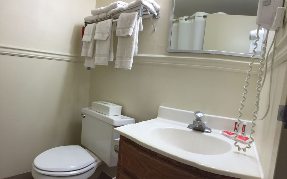 Standard Room, 2 Queen Beds, Non Smoking photo 3