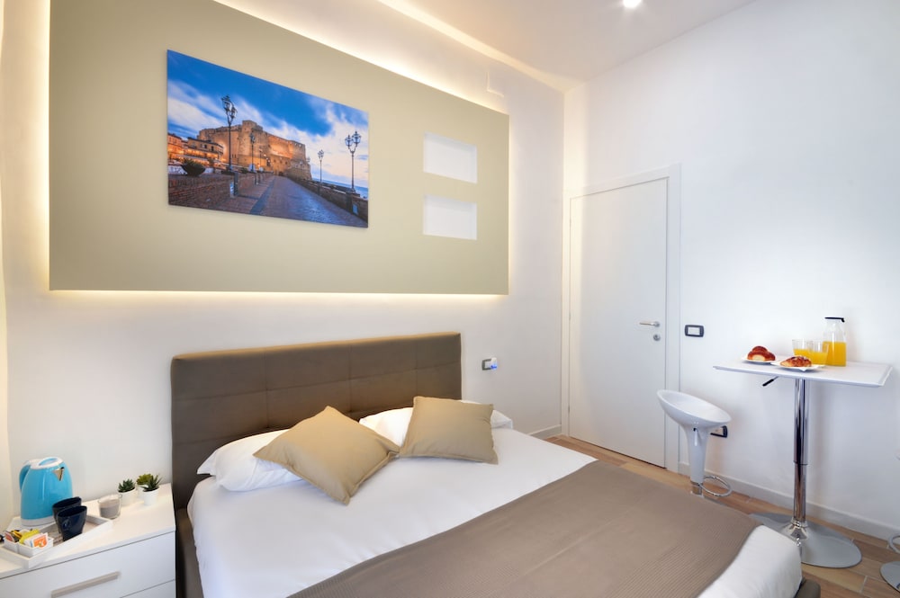 Basic Room, 1 Queen Bed (1)
