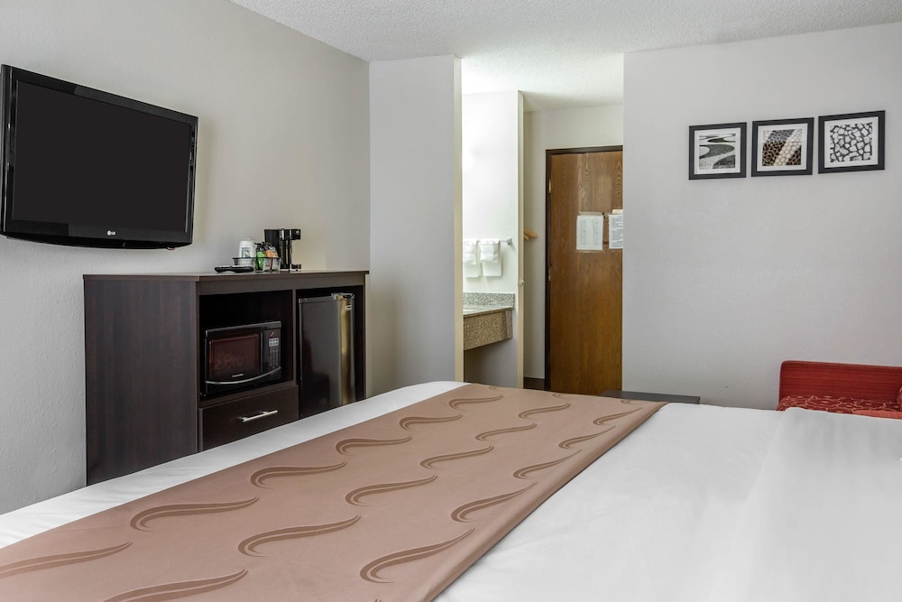 Suite, 1 King Bed with Sofa bed, Non Smoking (Upgrade) photo 2