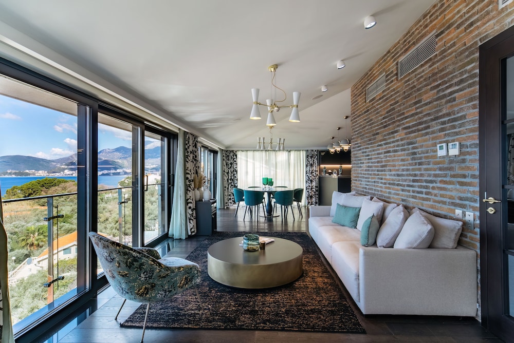 Suite (Selene)