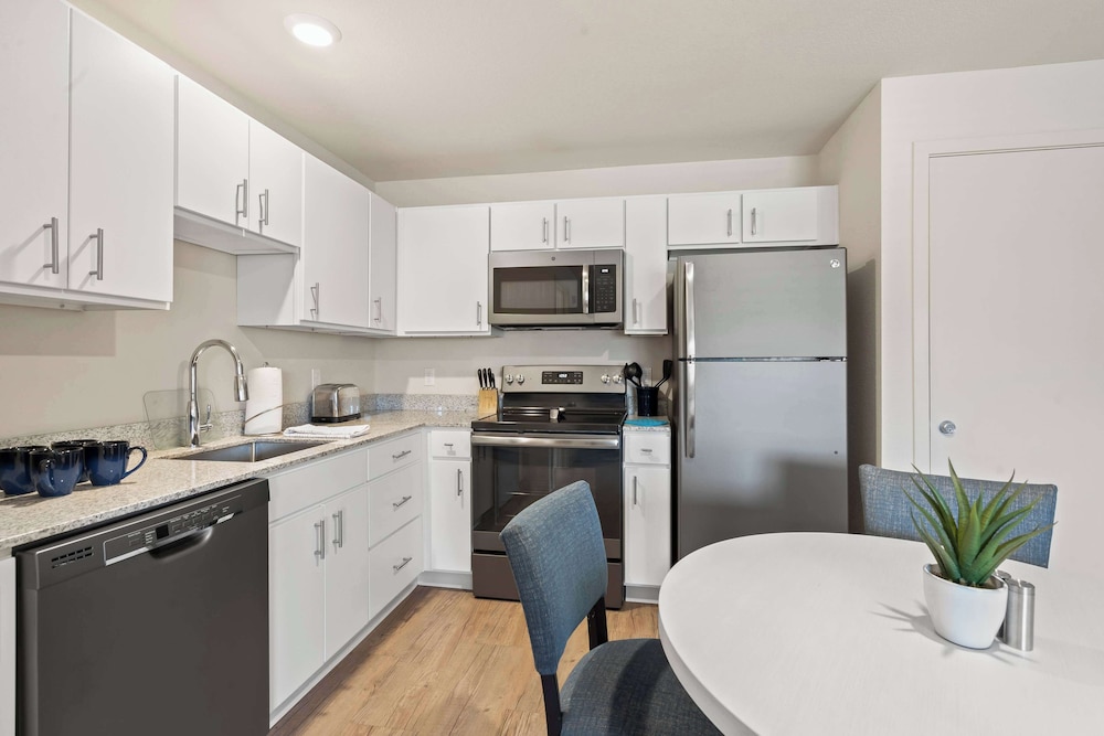 Suite, 3 Bedrooms, Accessible (Hearing) - Photo 15