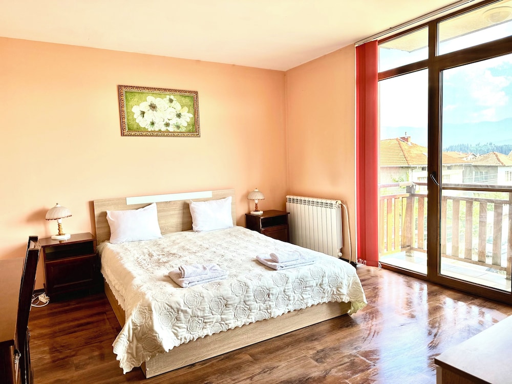 Comfort Apartment, 2 Bedrooms, Balcony, Mountain View