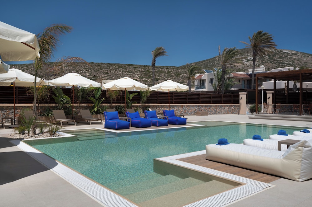 Deluxe Double or Twin Room, Poolside - Photo 3