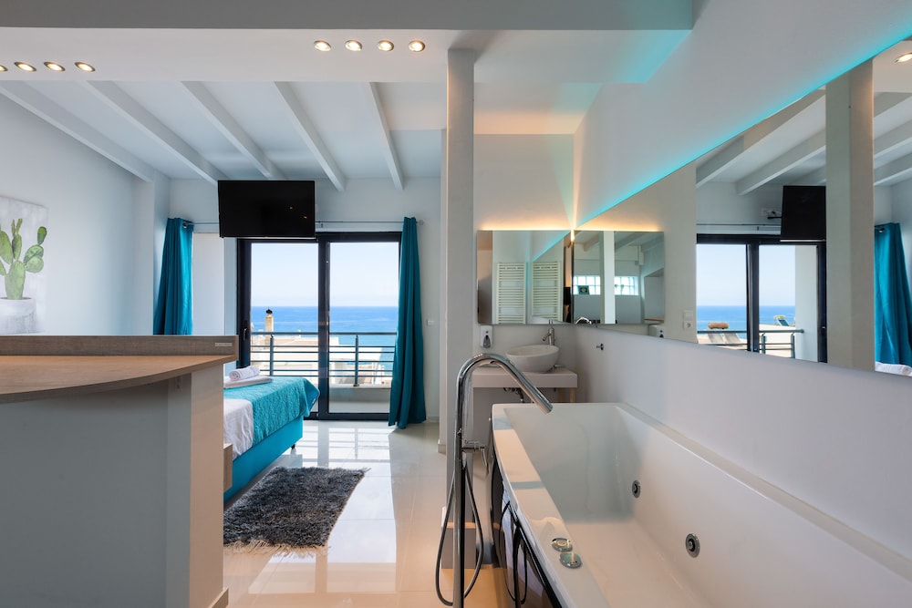 Luxury Studio Suite (VIP) photo 1