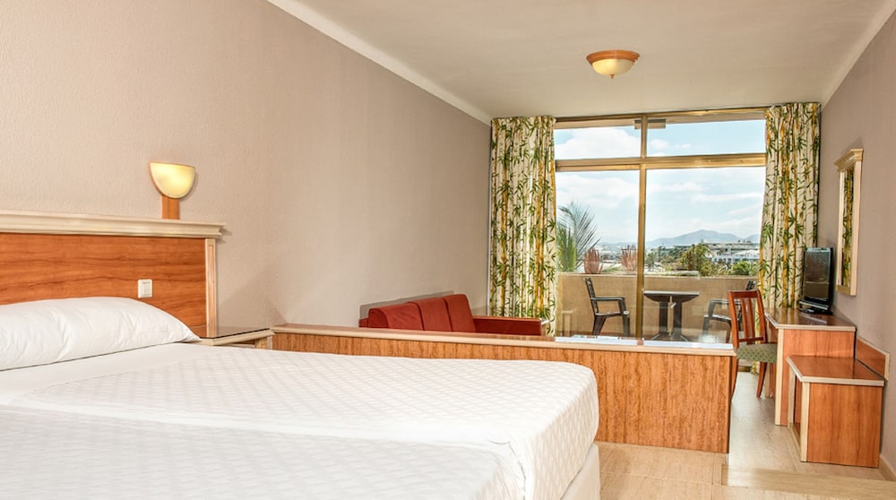 Standard Double Room Single Use, 2 Twin Beds, Sea View thumbnail 5