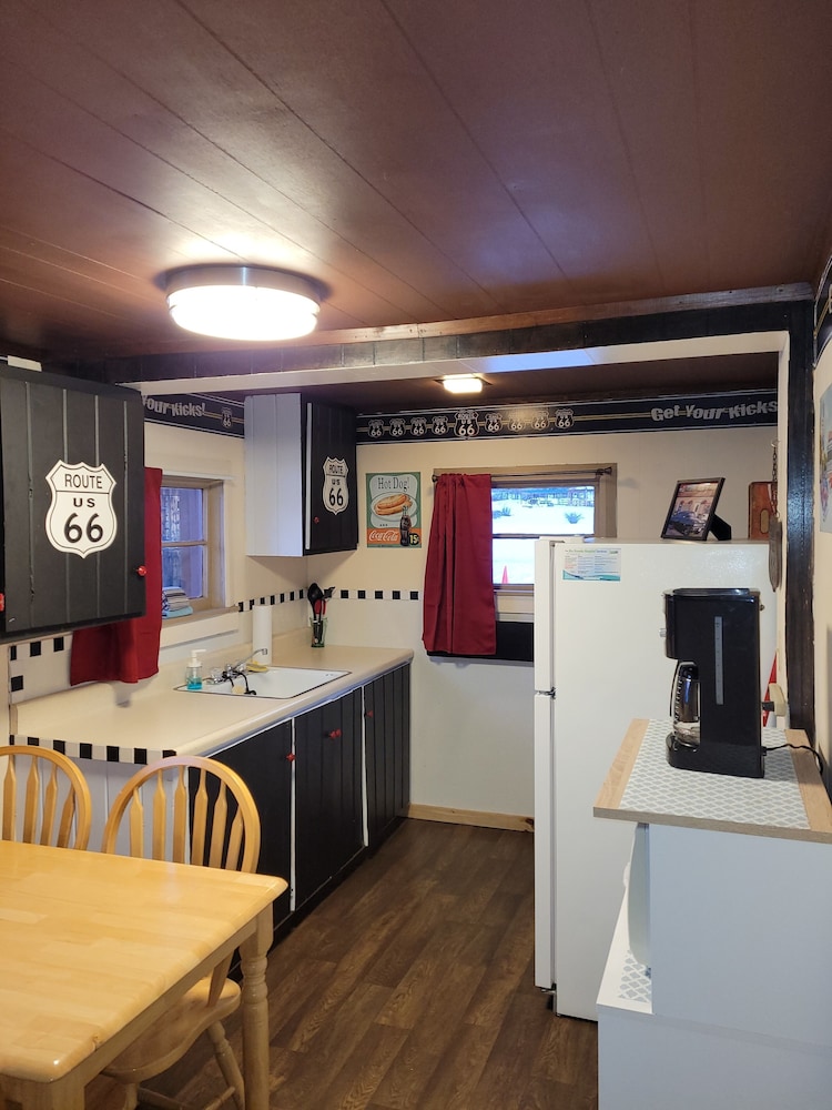 Route 66 Cabin (No pets) photo 3
