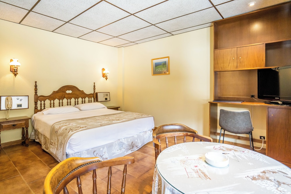 Standard Quadruple Room (2 adults + 2 children) photo 3