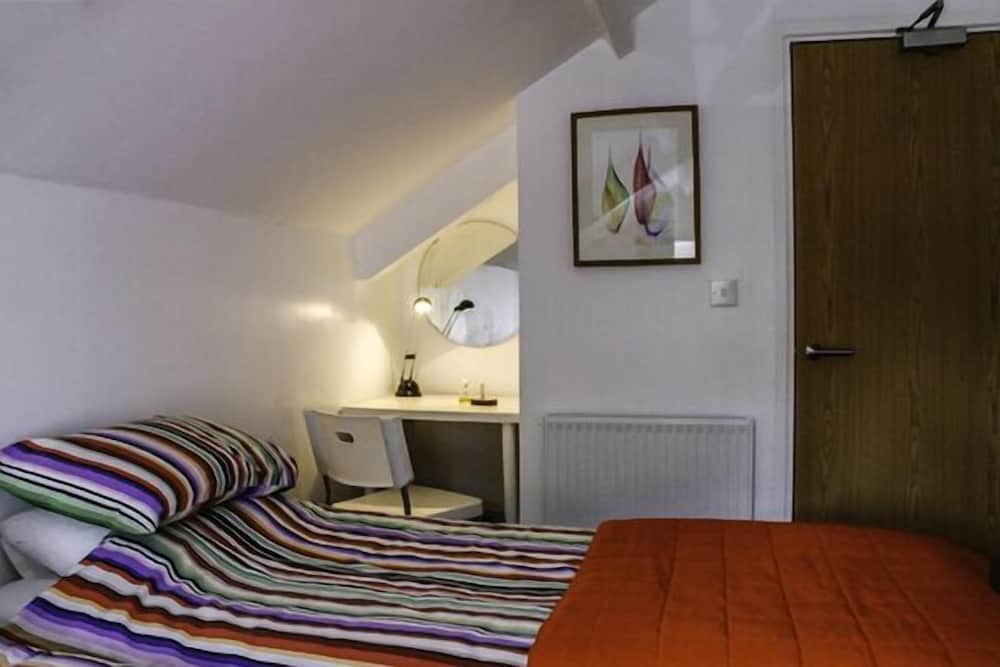 Standard Suite, 1 Bedroom, Balcony (Suite 7) photo 2