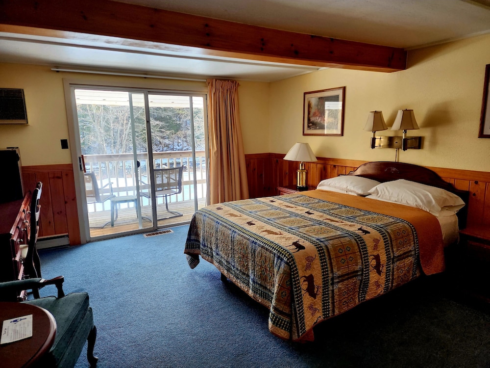 Deluxe Single Room, 1 Queen Bed, Balcony, River View (Deluxe Room Queen) photo 1